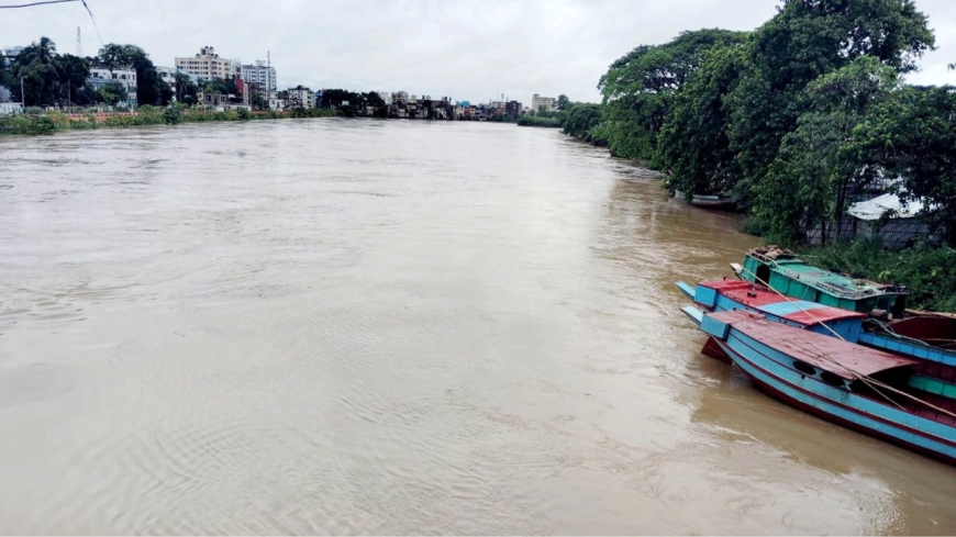 বিপৎসীমার ওপর দিয়ে বইছে মৌলভীবাজারের তিন নদীর পানি