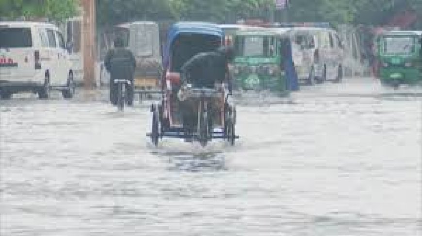 বৃষ্টিতে খুলনা নগরীতে জলাবদ্ধতা, ভোগান্তি চরমে