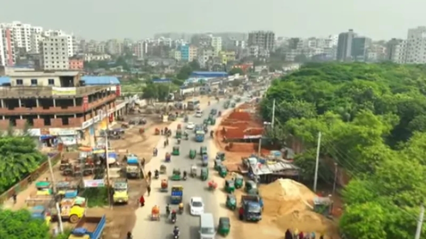 সড়ক ১২০ ফুট, গাড়ি চলে মাত্র ২৪ ফুটের মধ্যে