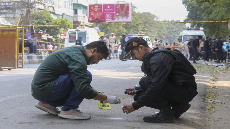 সাতসকালে দিল্লিতে জোরালো বিস্ফোরণ, স্কুলের দেয়ালে ফাটল