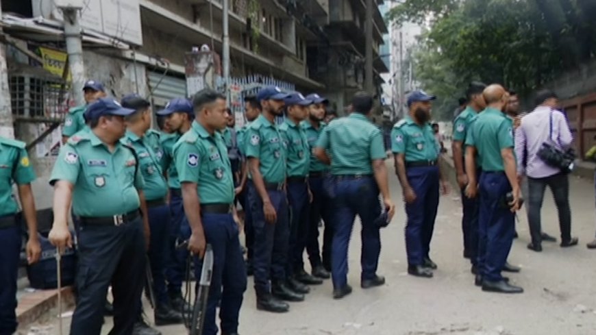 জাতীয় পার্টির অফিসের সামনে পুলিশের কড়া নিরাপত্তা