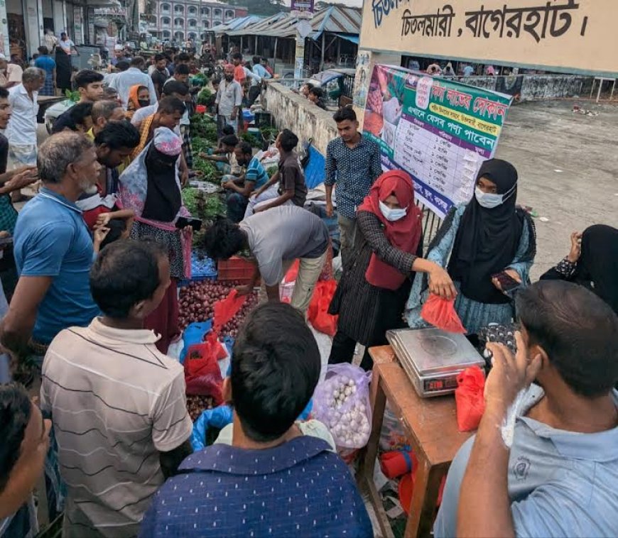 চিতলমারীতে সাধারণ শিক্ষার্থীদের উদ্যোগে বিনা লাভে দোকান