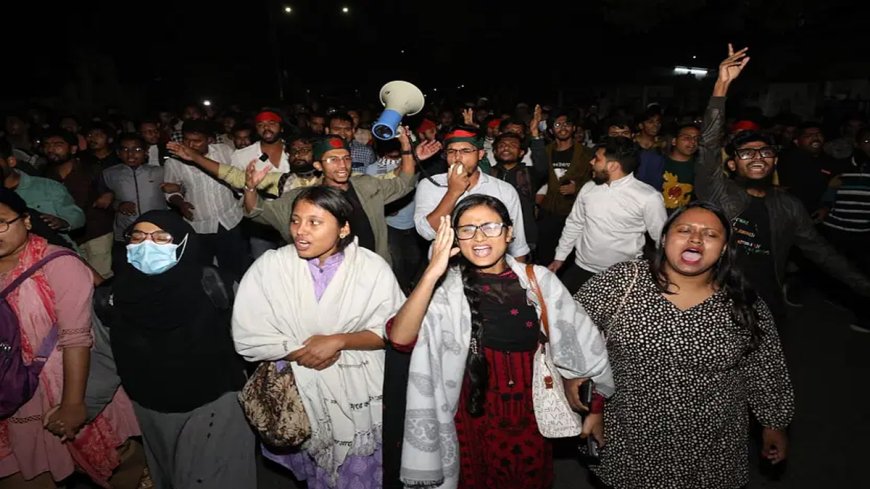 সহকারী হাইকমিশনে হামলা: রাতে ঢাবি ক্যাম্পাসে বিক্ষোভ