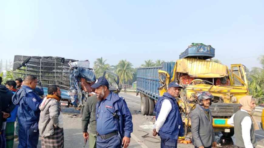 নড়াইল পিকআপ ও ট্রাকের মুখোমুখি সংঘর্ষে যুবক নিহত, আহত ২