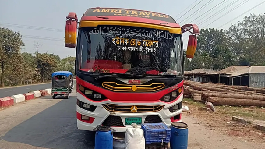 চলন্ত বাসে ডাকাতি ও ধর্ষন এ, গ্রেপ্তার ৩