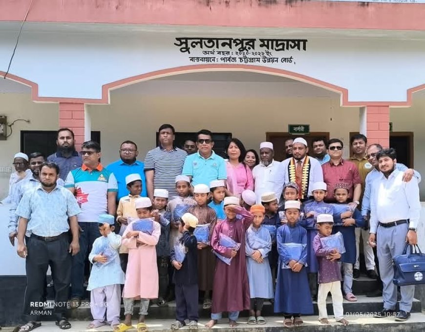 বান্দরবানে মাদ্রাসা শিক্ষার্থীদের মাঝে পাঞ্জাবী ও পাইজামা বিতরণ।