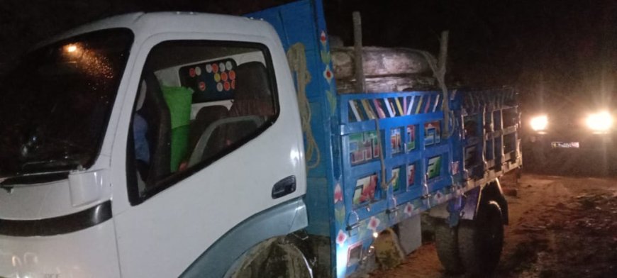 রাজস্থলীতে সেনাবাহিনীর অভিযানে সেগুন কাঠসহ নাম্বারবিহীন মিনিট্রাক জব্দ