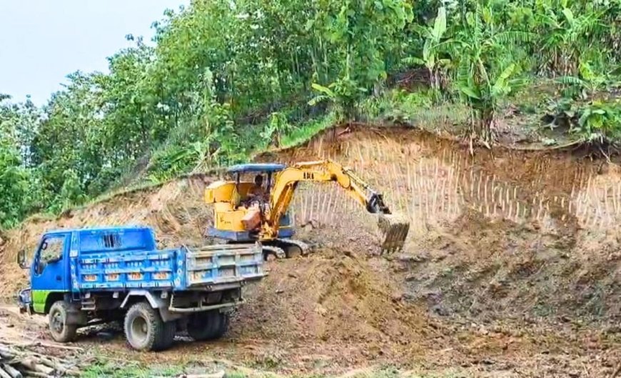বান্দরবানে গ্রিড উপকেন্দ্র নির্মাণে পাহাড় কেটে পরিবেশ ধ্বংসের অভিযোগ