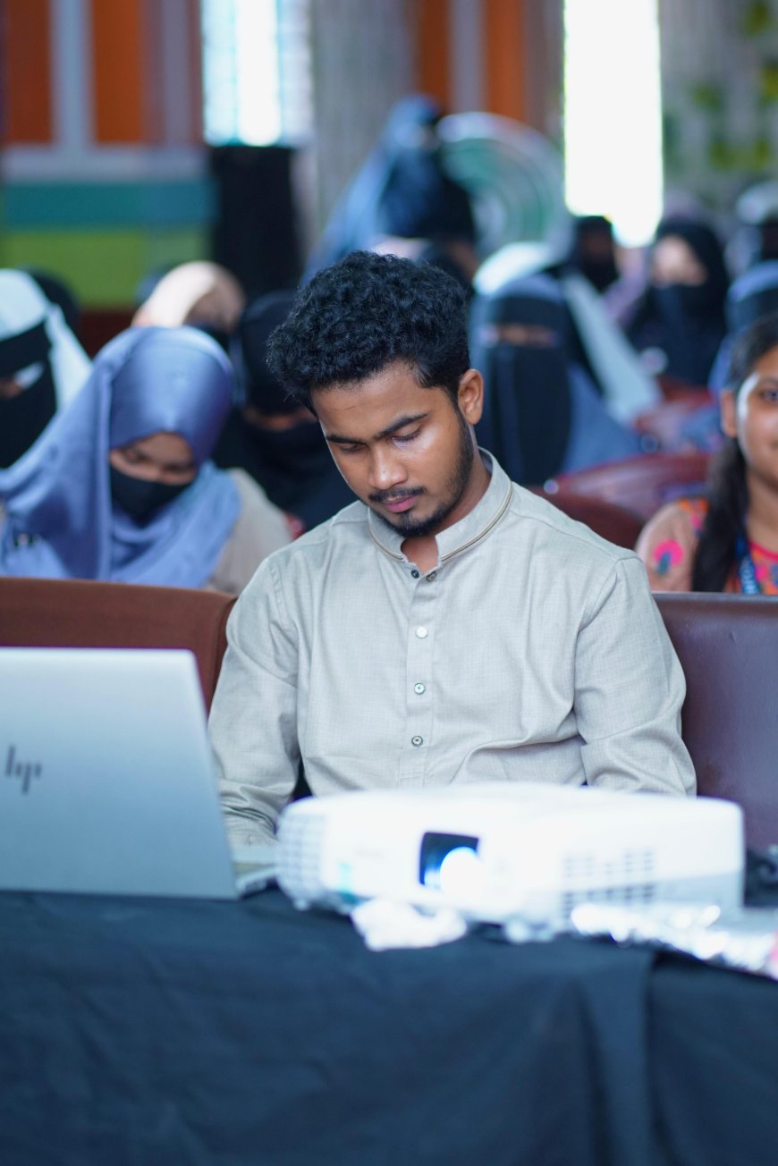 "ডিজিটাল চেঞ্জমেকার জাহেদ: সাইবার নিরাপত্তায় কিশোরদের পথপ্রদর্শক"