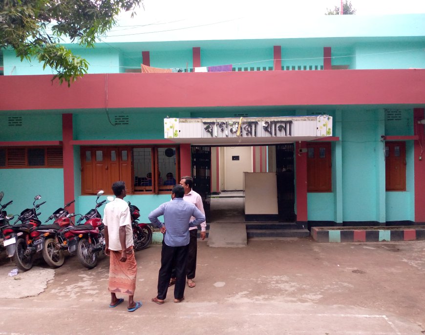 বাগমারায় উকিলের দাপট দেখাতে গিয়ে গণধোলাই খেলো মহুরী,
